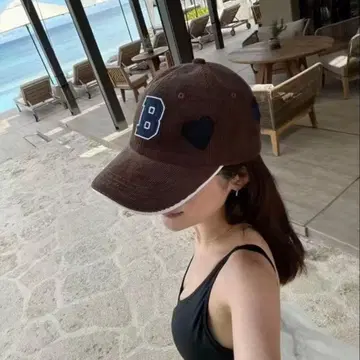 Bibiy. B 로고 캡 브라운 코듀로이