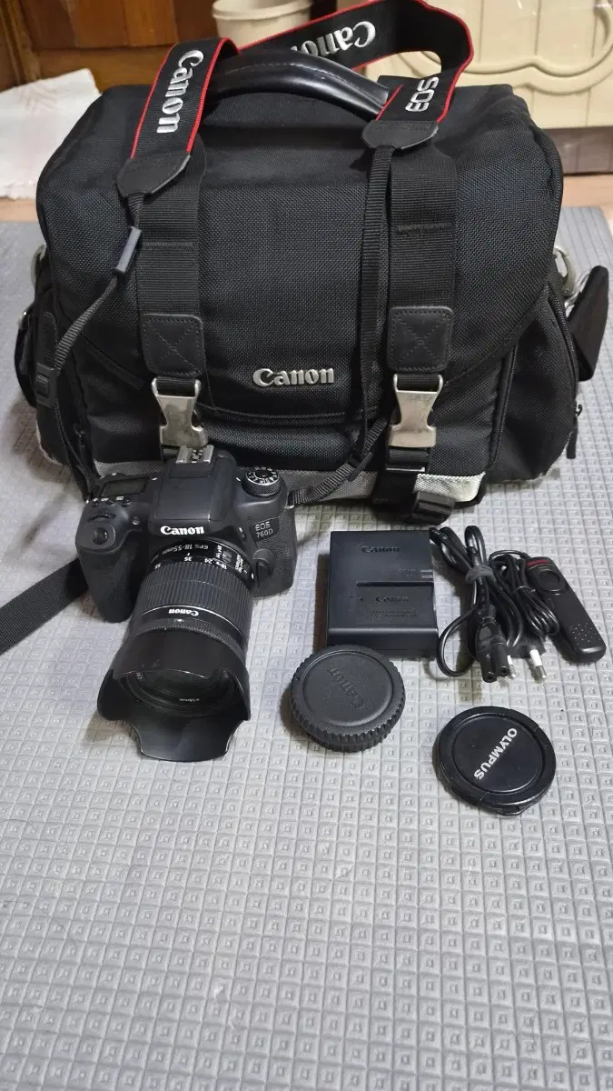 캐논 EOS 760D DSLR 카메라 + 18-55mm 렌즈 (가방 포함)
