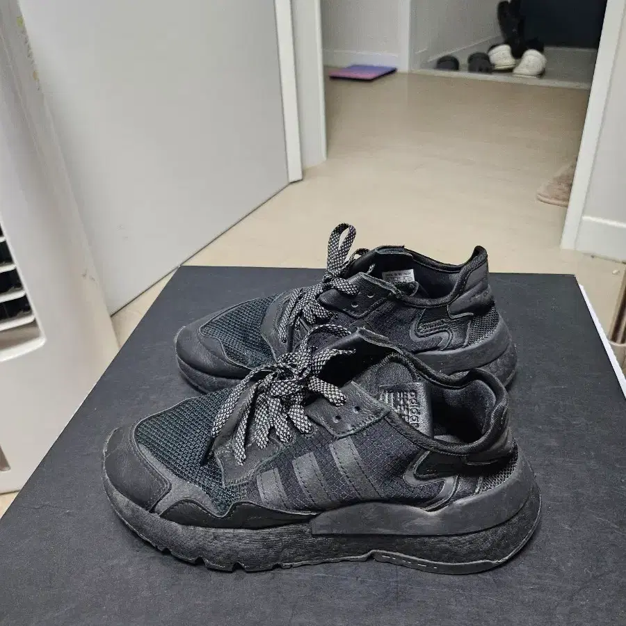 아디다스 나이트조거 블랙 240mm 상태좋음