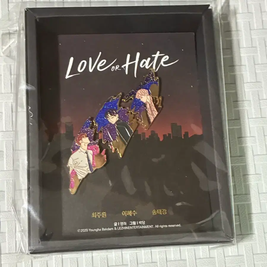 러브오어헤이트 럽오헤 뱃지 + 증사(덤)