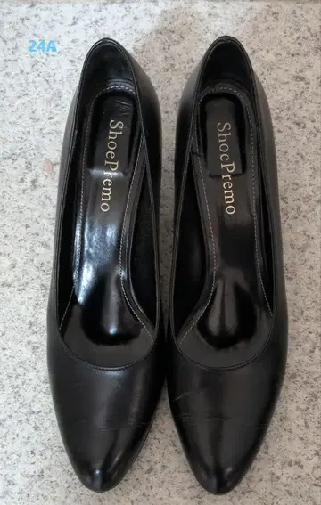 ShoePremo 블랙 펌프스 24A
