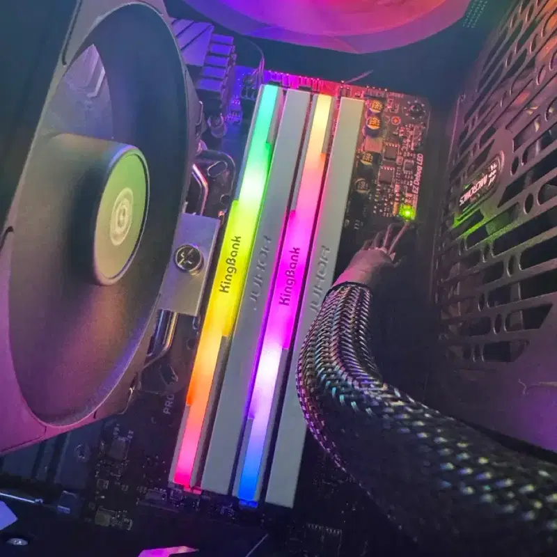 킹뱅크 DDR5 6400 16GB RGB 튜닝램 2개