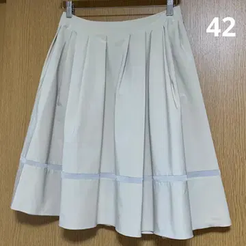 컨디션 최상 폭시 턱 플레어 스커트 베이지 42 사이즈 여성용