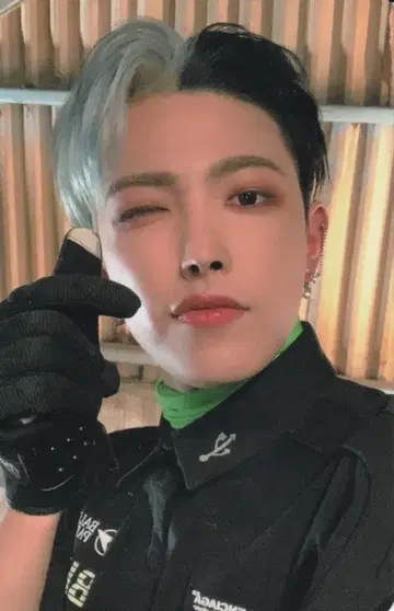 ATEEZ THE WORLD EP.1: MOVEMENT 홍중 트레이딩 카드