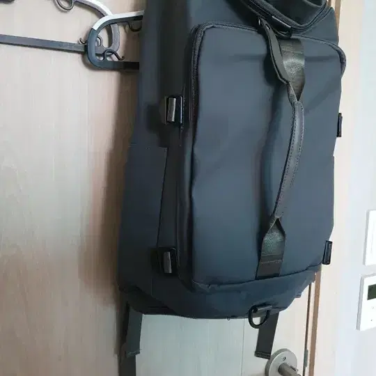 (새가방) 모던한 디자인의 차콜 백팩/보스턴백/여행가방 겸용