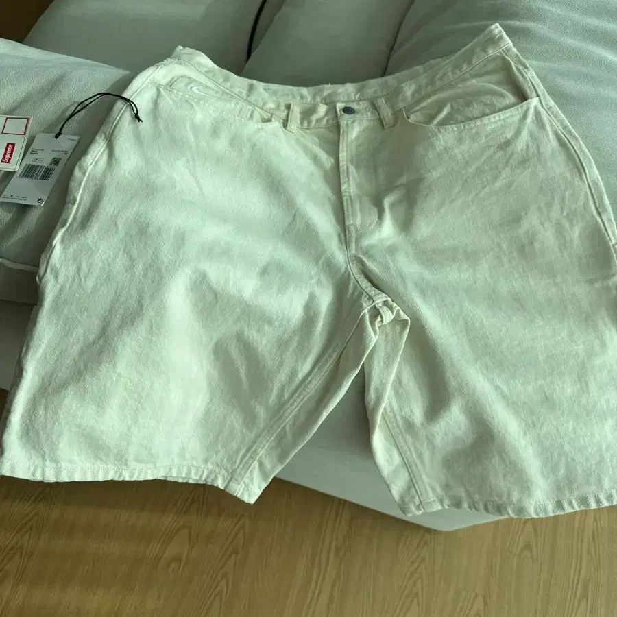슈프림 나이키 데님 쇼츠 내츄럴 34사이즈