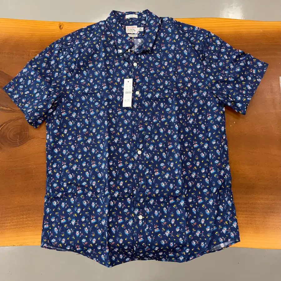 [새상품/택포함] J.CREW 제이크루 시크릿 워시 슬림 플로럴 반팔셔츠 네이비 (M사이즈)