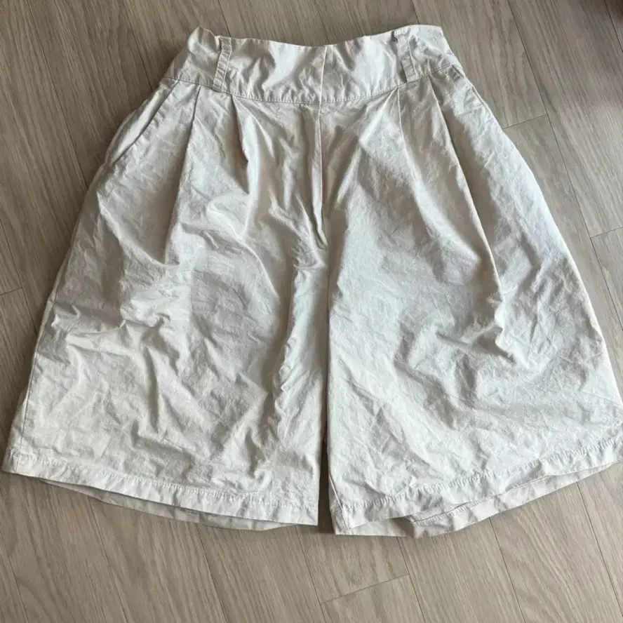 코데즈컴바인 베이지 큐롯바스락 팬츠 허리밴딩67cm