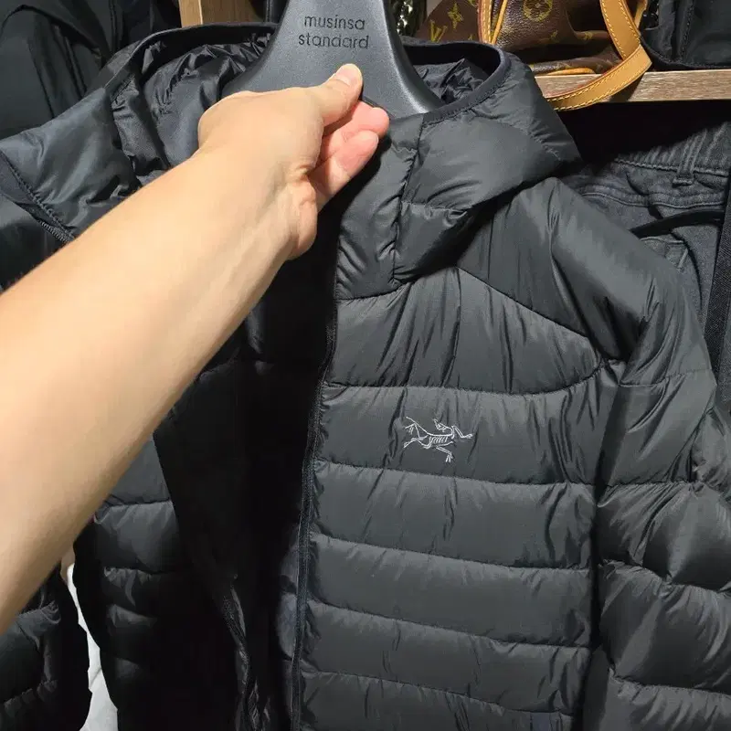 아크테릭스 세륨 패딩 자켓 블랙 크림구매