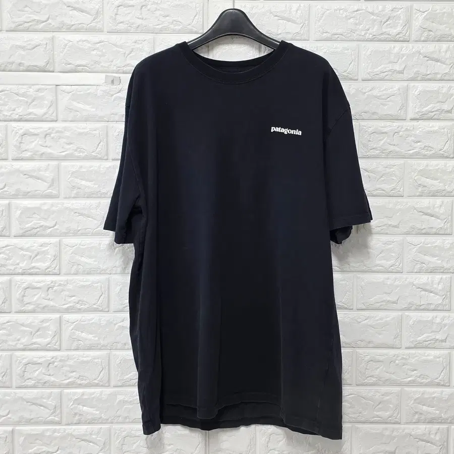 L-XL 파타고니아 블랙 반팔티 E709
