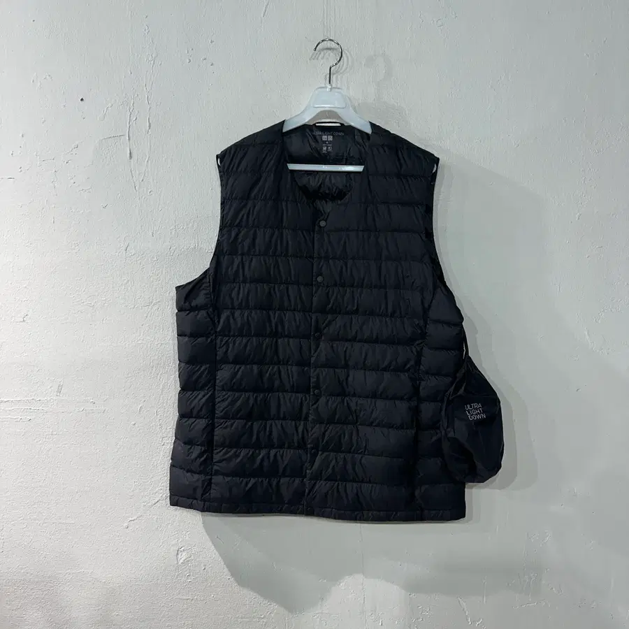유니클로 울트라라이트다운 경량패딩조끼 XL