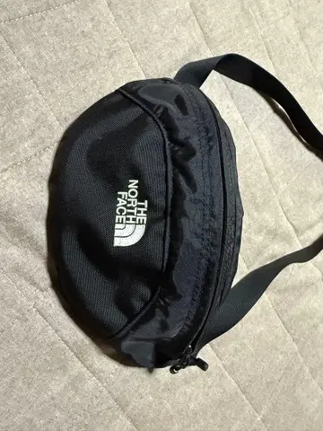 The North Face 블랙 바디백
