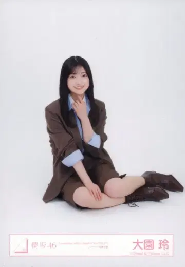 사쿠라자카46 Lonesome rabbit / What's 'KAZOKU'? 오오조노 레이 자켓 사진 의상 앉은 모습
