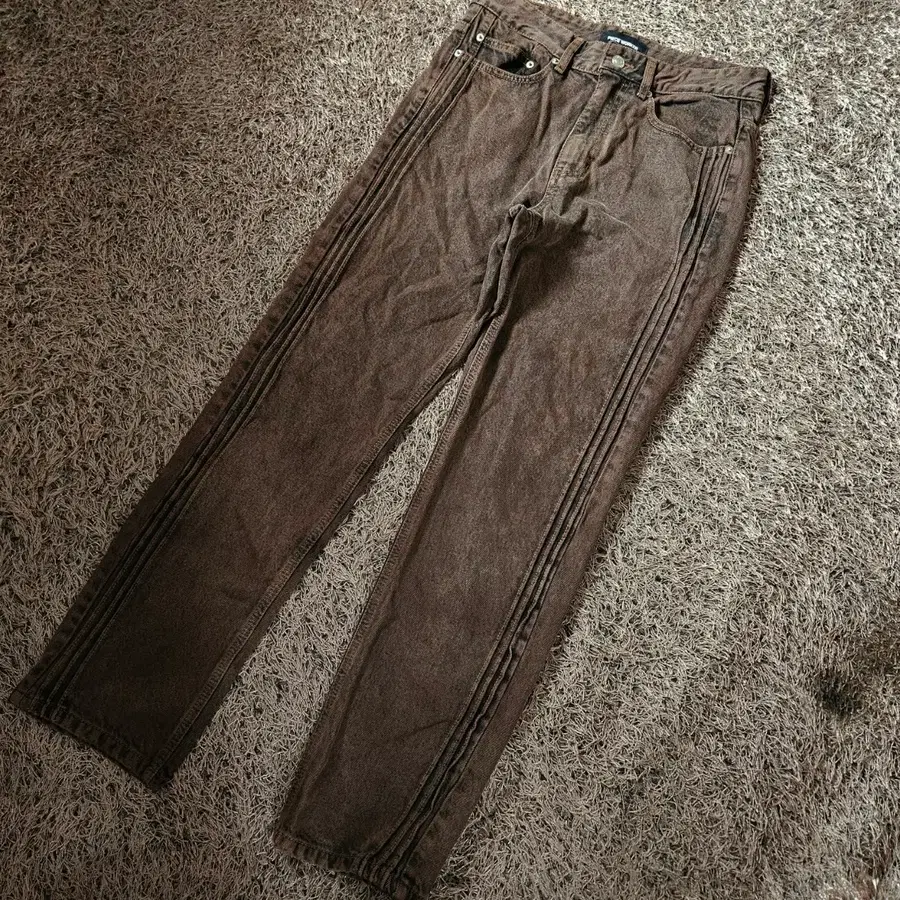 피스워커 20fw 사이드 라인 브라운 워싱 팬츠 M size