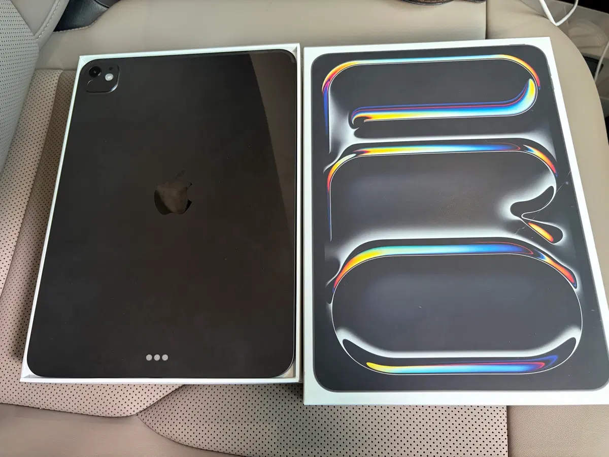 애플 아이패드 프로 11인치 M4 256GB 풀박 + 블루투스 키보드