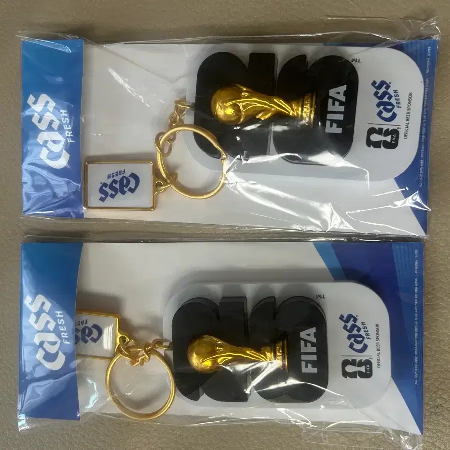 카스 FIFA 우승컵 병따개 키링
