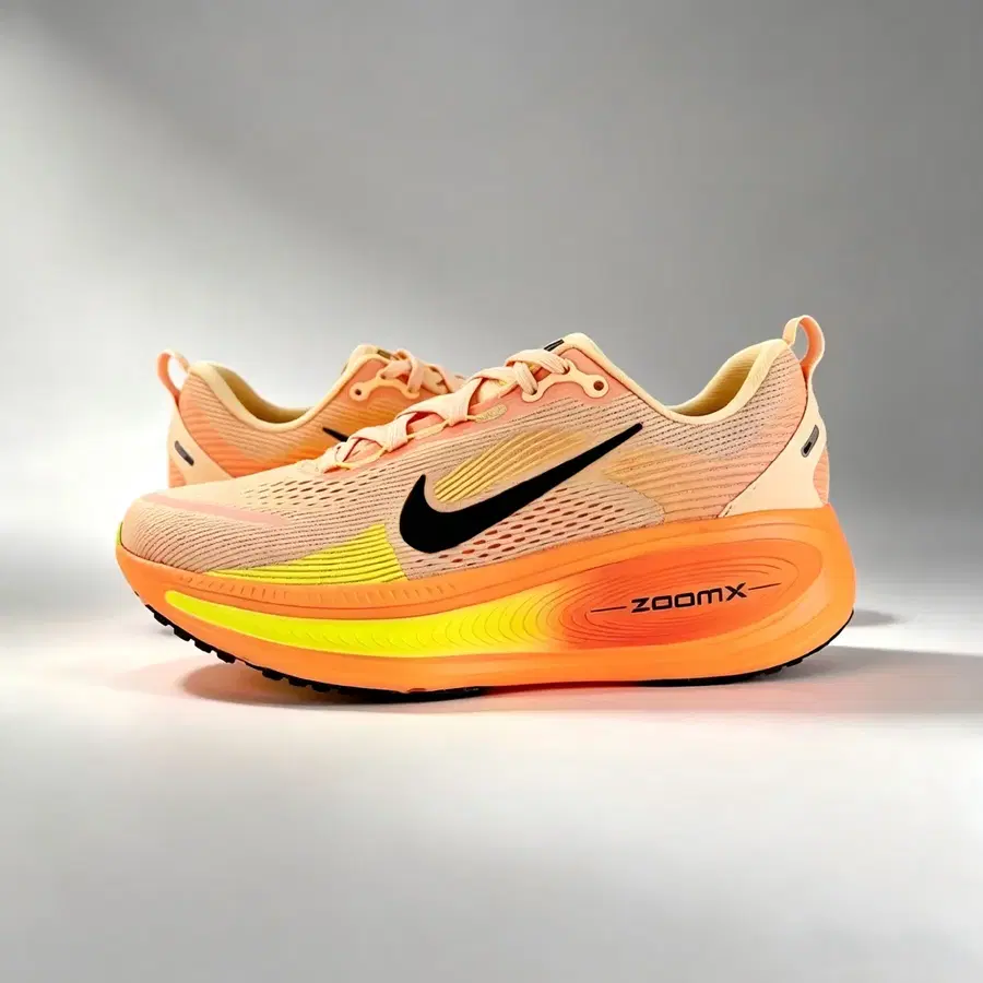 신상 운동화나이키 NIKE 보메로 18X 커플 러닝화 다양한 사이즈 준비 완료
