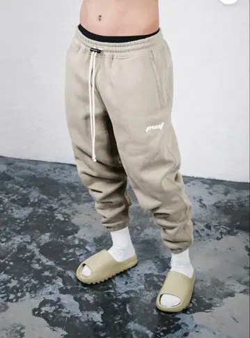 [ PVOT ] SWEAT PANTS