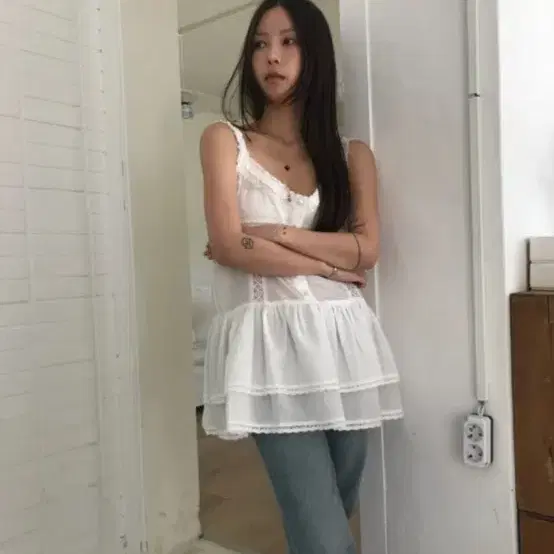드윌 위아 슬리브리스 캉캉 블라우스