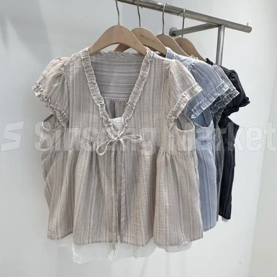 [빠른발송] 페이크SET 레이어드 프릴 스트라이프 레이스 루즈핏 블라우스