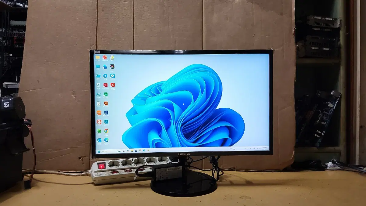 (2) 삼성 24인치 컴퓨터 LED 모니터 HDMI 지원 (6대 보유중