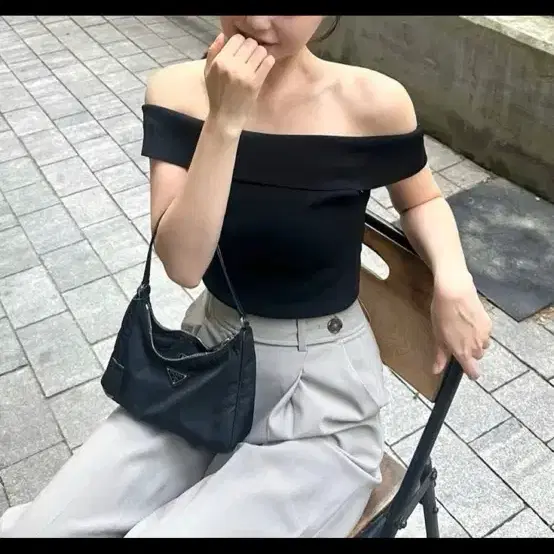 오프숄더 쿨니트