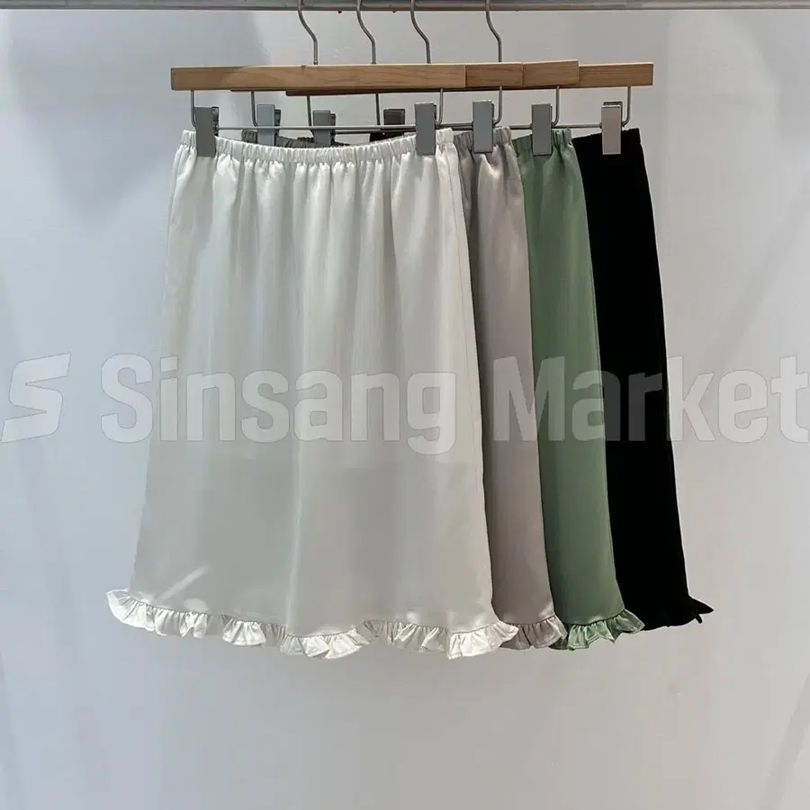 [빠른발송] 프릴 새틴 미디 스커트 밴딩 샤틴 치마 뒷트임 3351