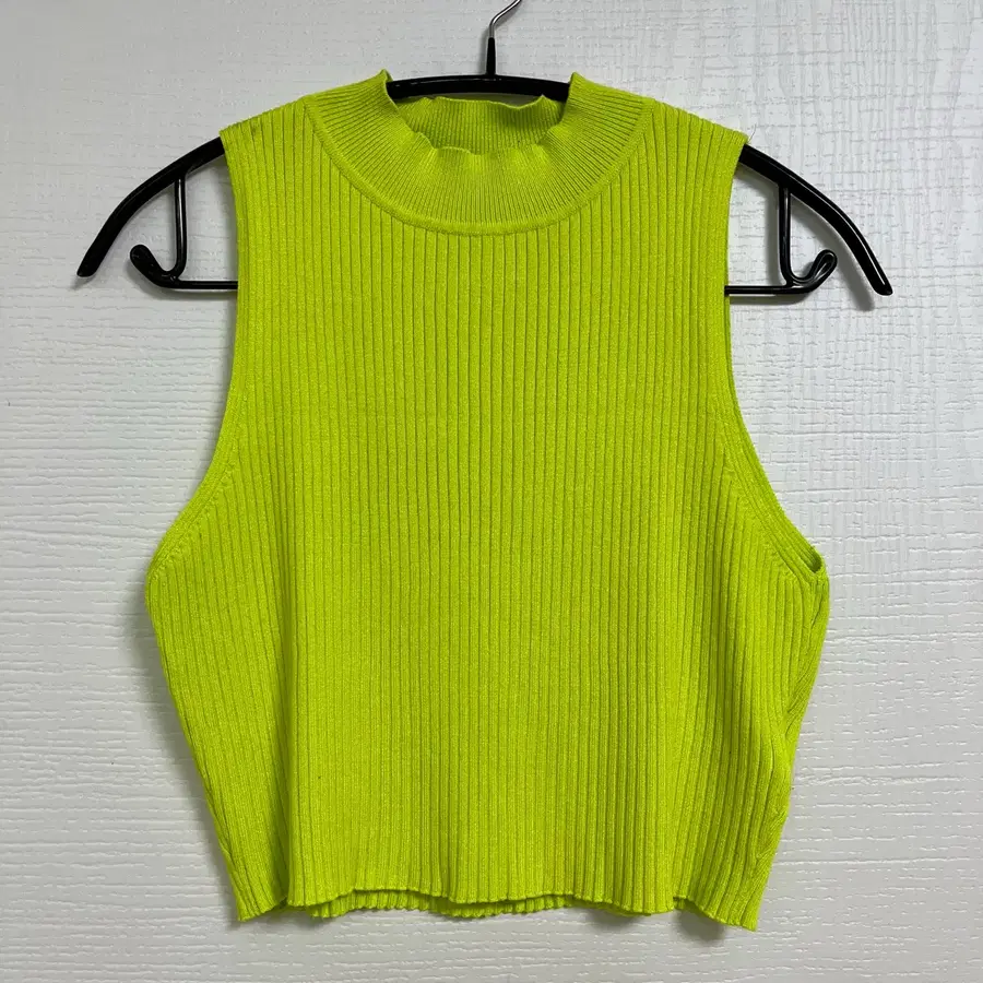 [H&M] M | 라임 형광 골지 크롭 민소매 니트