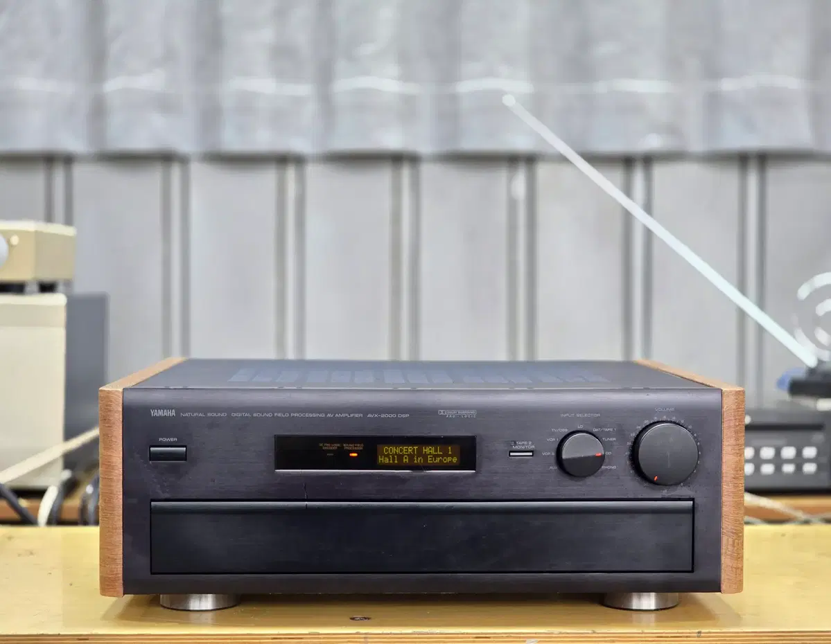 야마하 AVX-2000 DSP 앰프