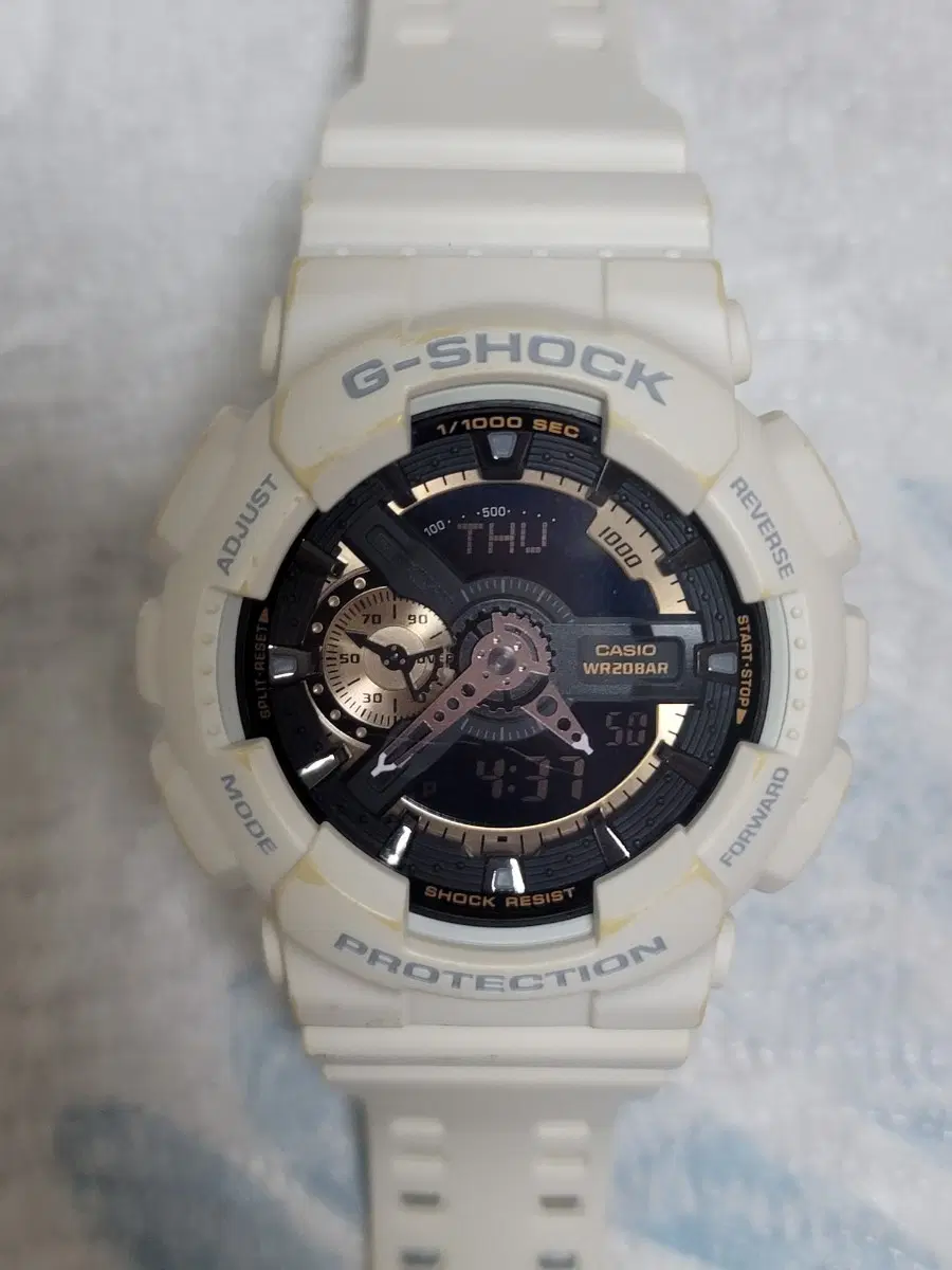 카시오 G-SHOCK GA-110 화이트 시계