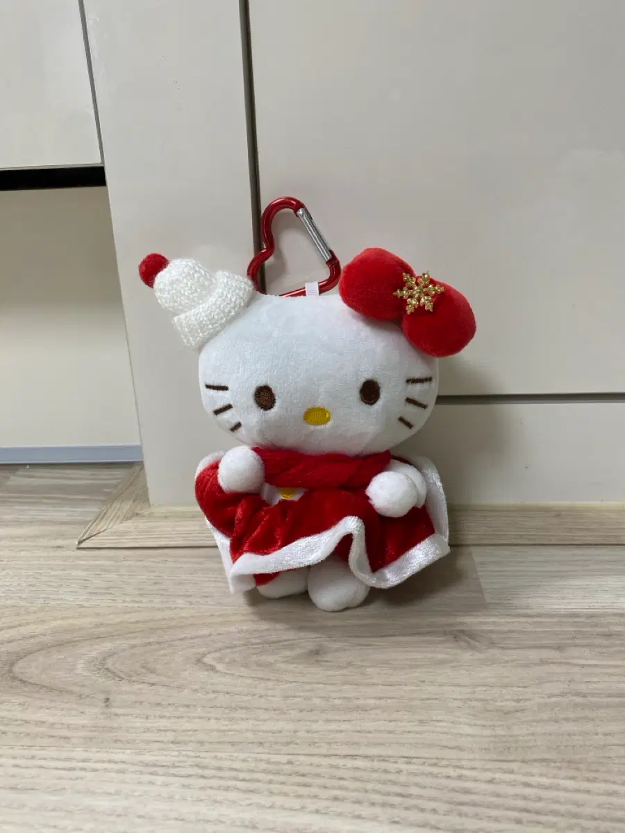 헬로키티 산타 인형 키링 13센치
