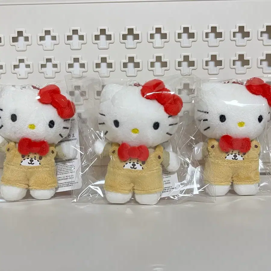 멜빵 헬로키티 인형 키링 새상품