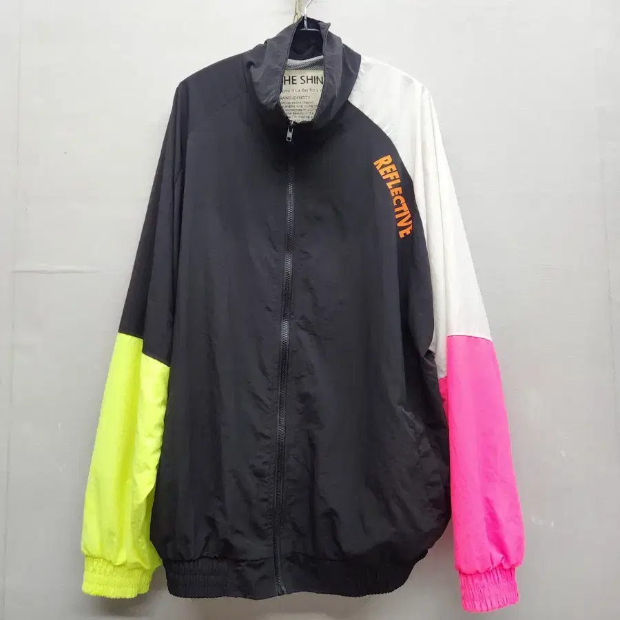 더샤이 네온 컬러블록 레터링 바람막이 2XL~3XL