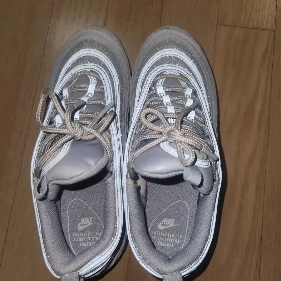 나이키 에어맥스 97 그레이/실버톤 운동화 스니커즈입니다