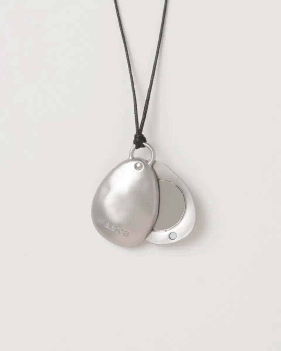 aetoa 에토아 목걸이 Oval Mirror Necklace [Black]