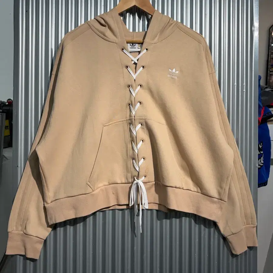[1X] 아디다스 오리지널스 adidas Originals 레이스업 크롭 후드 티셔츠 베이지 4.5