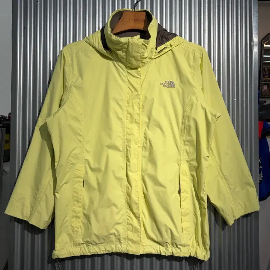 [L] 노스페이스 THE NORTH FACE 여성 나일론 후드 바람막이 자켓 라임 4.5
