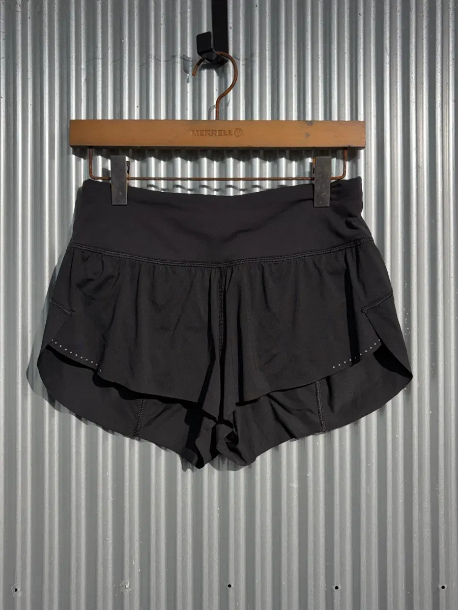 [2] 룰루레몬 LULULEMON 이너 일체형 러닝 쇼츠 블랙 4.9