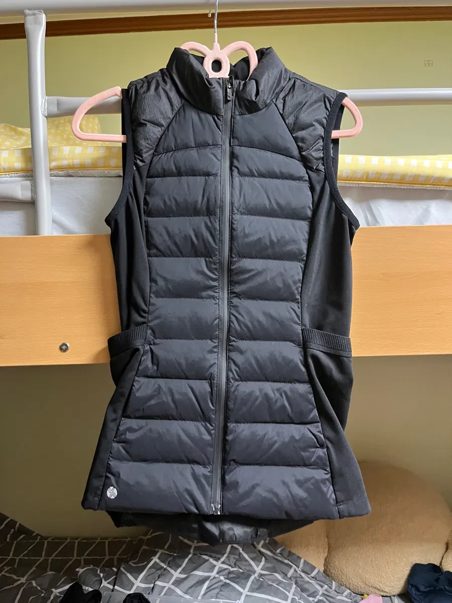 젝스믹스 블랙 경량 패딩 조끼