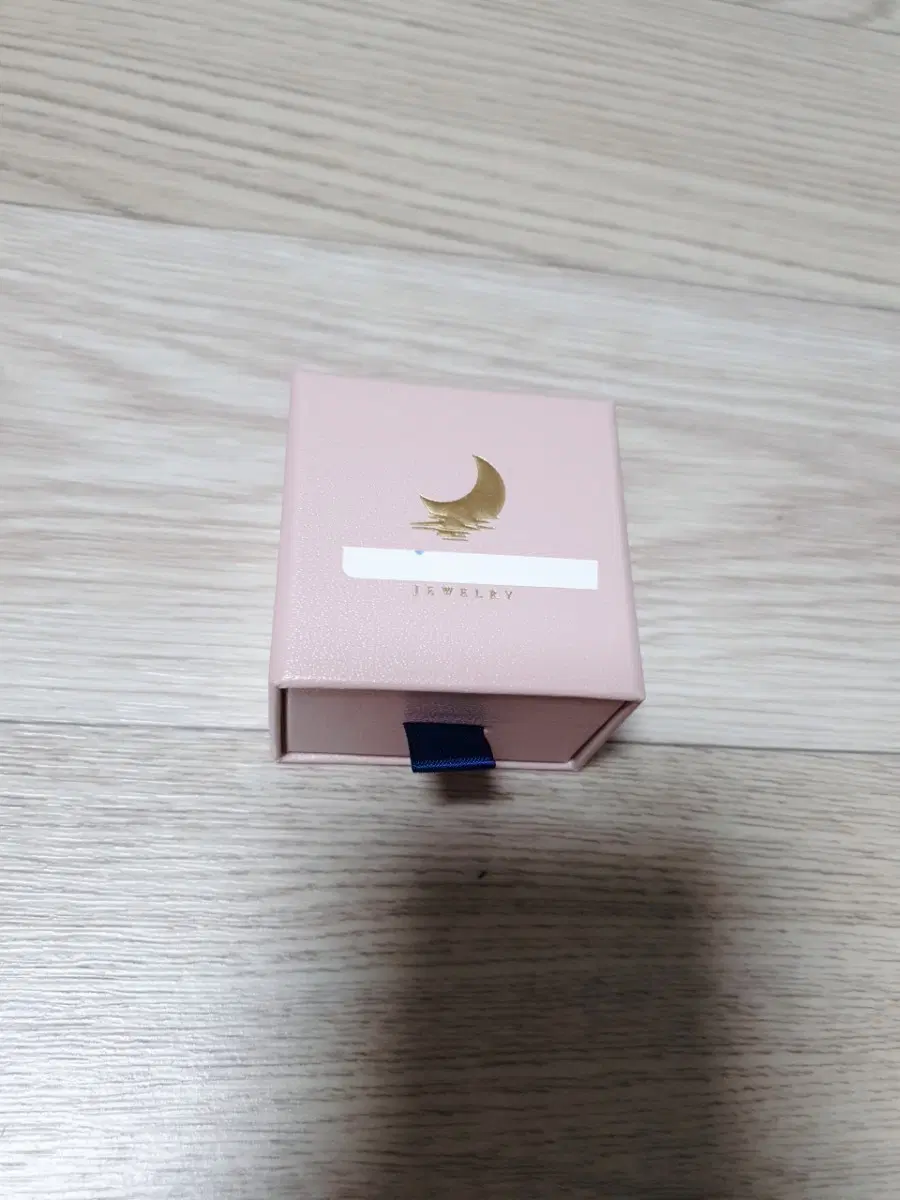 (거의새것) 고급 금반지, 귀걸이, 팔찌, 목걸이 선물용 케이스 보관통 쥬얼리 통