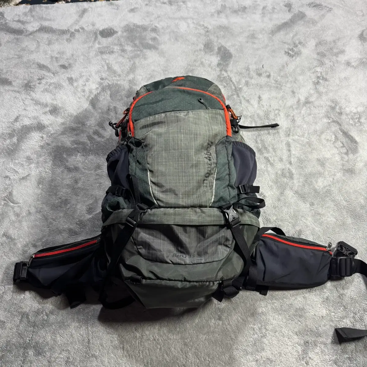 몽벨 BERG 35L 등산 가방