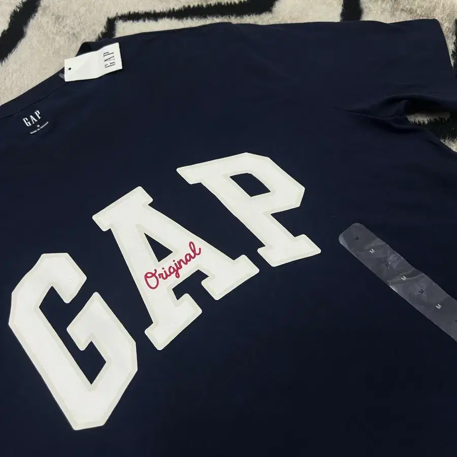 [M]GAP 라운드 반팔/네이비