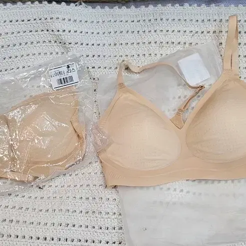 베이지색 무봉제 브라 2개 세트