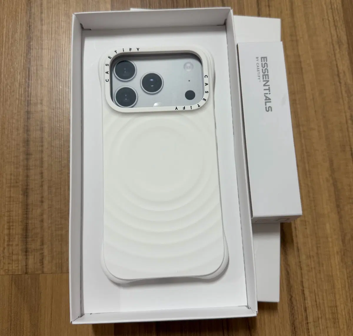 케이스티파이 리플케이스 17pro 화이트