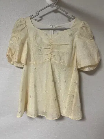 작은 꽃 자카드 페플럼 블라우스. 셀포드 S 사이즈