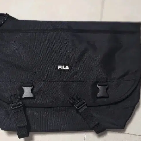 FILA 블랙 메신저백 (남여공용)