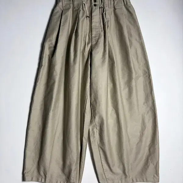 실라주 Sillage 24FW 서큘러 와이드 팬츠 R3115