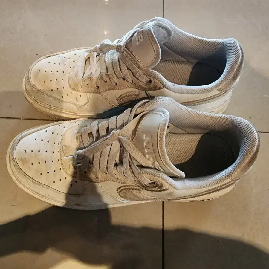NIKE 나이키 에어포스 1 럭스 서밋 화이트 270mm 팜. 운동화
