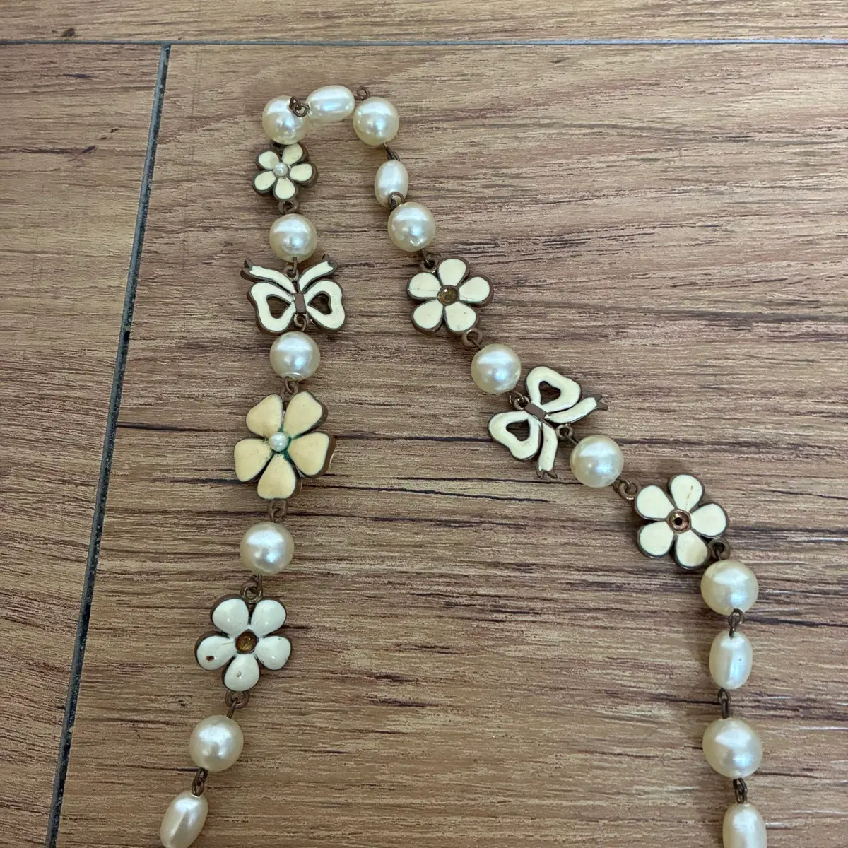 Pearl ribbon necklace
