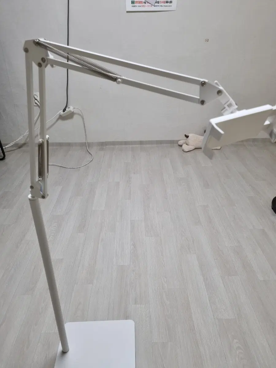 스탠드형 스마트폰 거치대 화이트